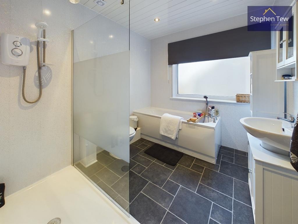 En-Suite Bathroom