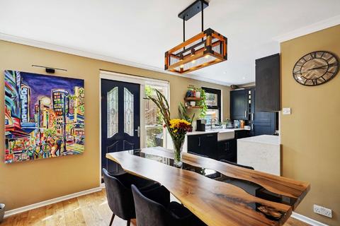 19 Daley Thompson Way, London, SW8 3DA