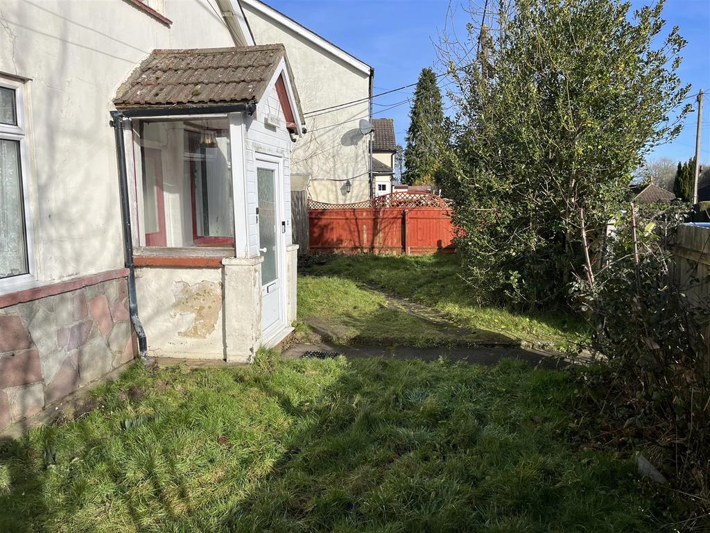 9 Front Garden.JPG