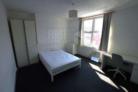 3 bedroom terraced house to rent, Lytham Road, Leicester LE2