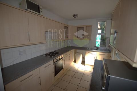 3 bedroom terraced house to rent, Lytham Road, Leicester LE2