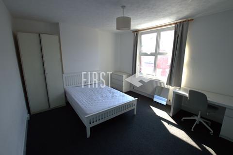 3 bedroom terraced house to rent, Lytham Road, Leicester LE2