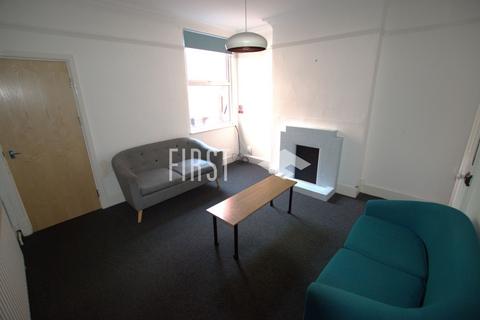 3 bedroom terraced house to rent, Lytham Road, Leicester LE2