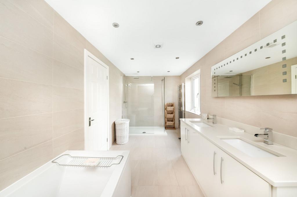En suite bedroom one