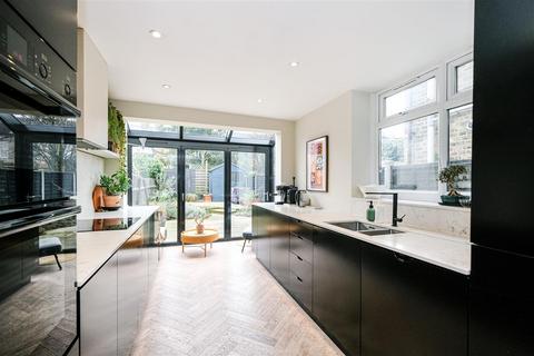 16 Kingsdown Road, London, E11 3LP