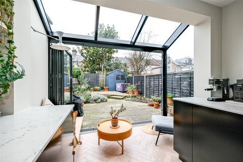 16 Kingsdown Road, London, E11 3LP