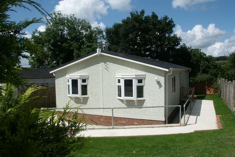 2 bedroom detached bungalow to rent, Holtspur Lane, Wooburn Green, HP10