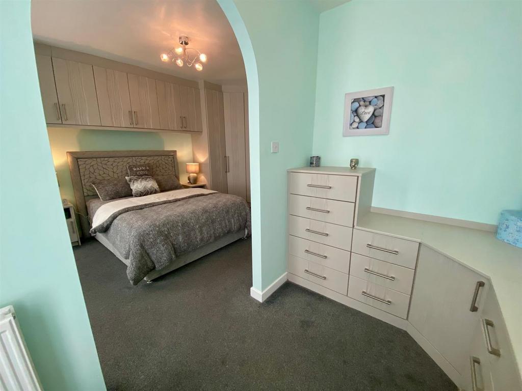 Bed 1.jpg