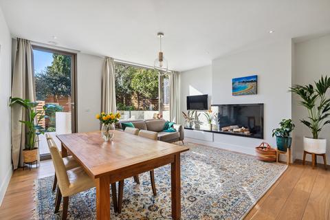 4 bedroom end of terrace house for sale, Kingston Road, Teddington, TW11