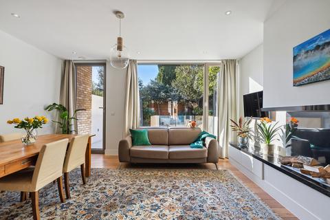 4 bedroom end of terrace house for sale, Kingston Road, Teddington, TW11