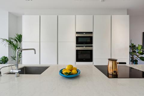 4 bedroom end of terrace house for sale, Kingston Road, Teddington, TW11