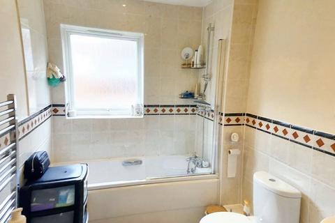 2 bedroom apartment for sale, Three Bridges Road, Crawley