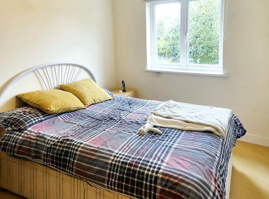 Bed2.jpg