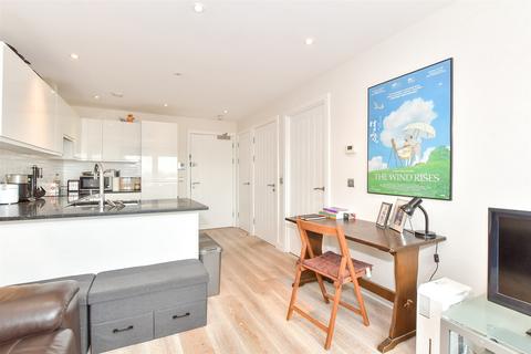 1 bedroom flat for sale, North Street, Horsham, West Sussex