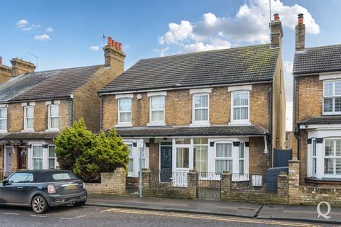 4 bedroom semi-detached house for sale, Park Road, Sittingbourne, Kent, ME10