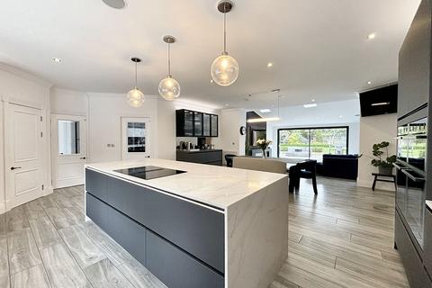 6 bedroom detached house for sale, Chatsworth Road, Manchester M28