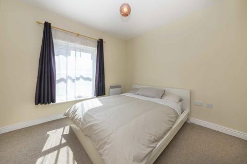 1 bedroom flat to rent, High Road, London N12