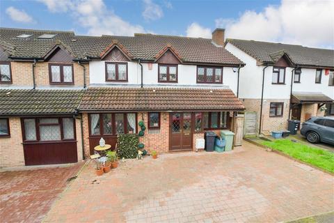 4 bedroom semi-detached house for sale, Oakhurst Close, Barkingside, Essex