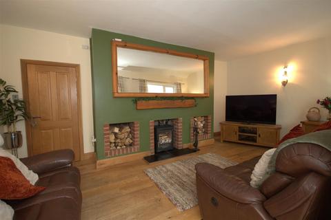 42 Mill Hill Avenue, Pontefract, WF8 4JJ