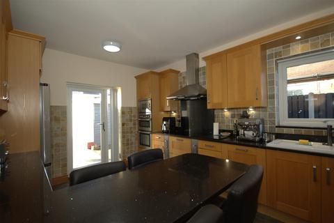42 Mill Hill Avenue, Pontefract, WF8 4JJ