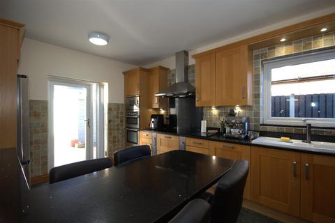 42 Mill Hill Avenue, Pontefract, WF8 4JJ