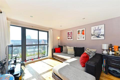 2 bedroom apartment to rent, Aulay House, Spa Road, SE16