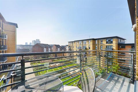 2 bedroom apartment to rent, Aulay House, Spa Road, SE16