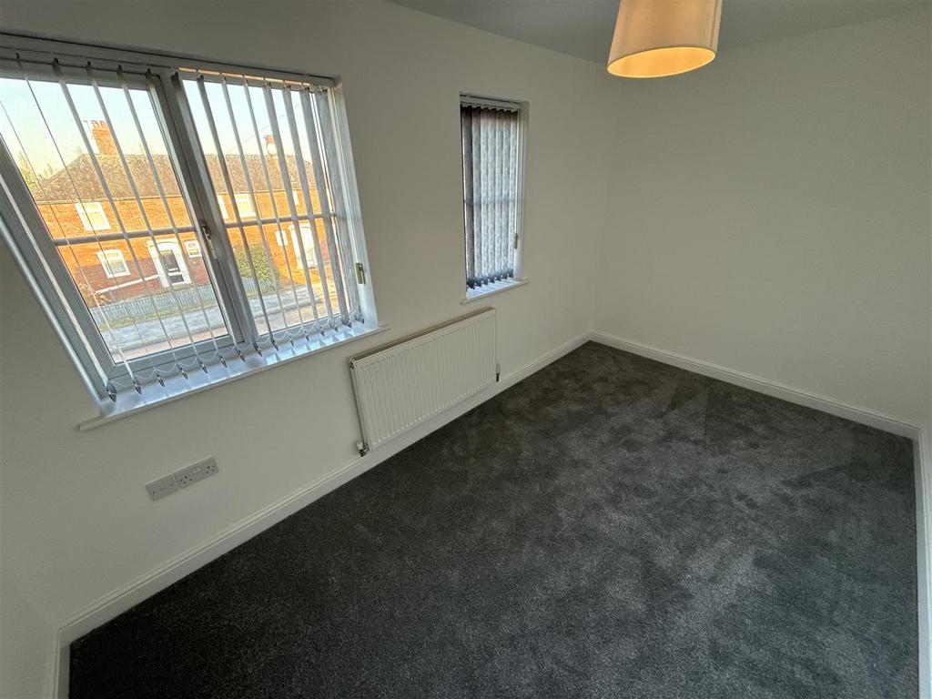 Front Bedroom 1.JPG