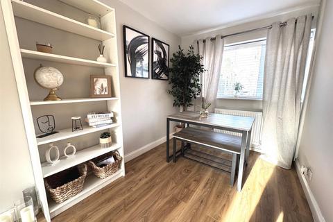 51 Hencroft, Leek, ST13 8EZ