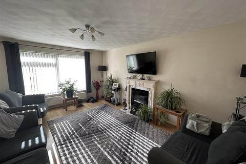 2 bedroom flat to rent, Carlton Road East, Westgate-On-Sea