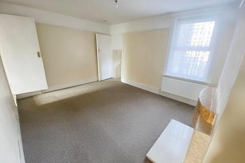 2 bedroom end of terrace house to rent, Southbourne Road, Folkestone