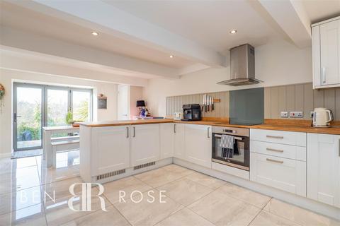 18 Knowley Brow, Chorley, PR6 9BG