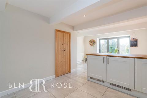 18 Knowley Brow, Chorley, PR6 9BG
