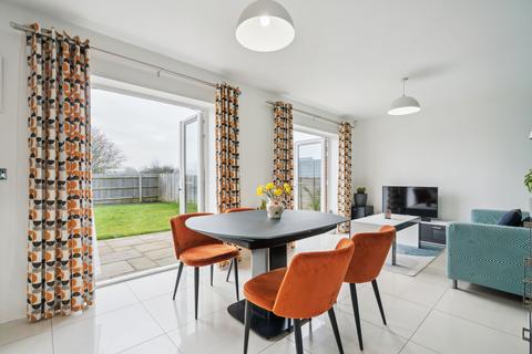 19 Douglas Drive, Grove, Wantage, OX12 0GL