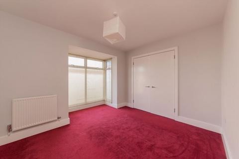 2 bedroom flat to rent, Waldrons Yard, Harrow HA2