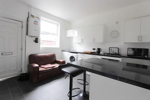 4 bedroom terraced house to rent, Neill Road, Sheffield