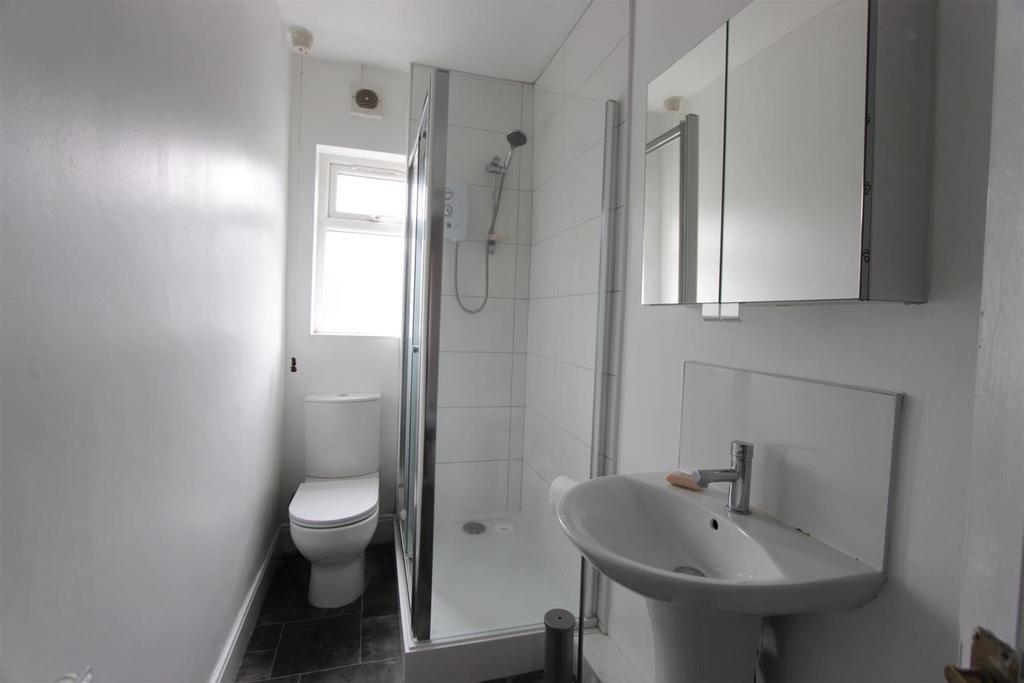 7. bathroom .jpg