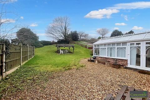 3 bedroom detached house for sale, Martham Drive, Wolverhampton