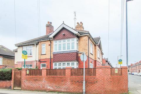 4 bedroom semi-detached house for sale, Lisheen Avenue, Castleford WF10