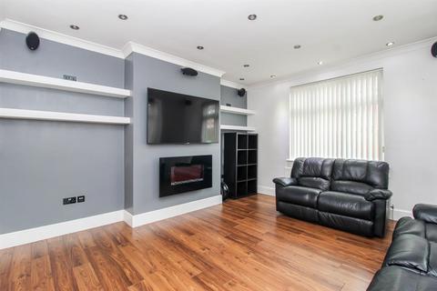 4 bedroom semi-detached house for sale, Lisheen Avenue, Castleford WF10