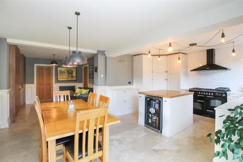 4 bedroom detached house for sale, Manor Road, Hayling Island PO11