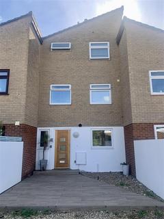 3 bedroom townhouse to rent, Latimer Road, St. Helens