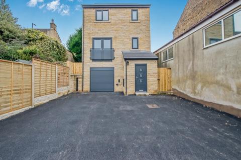 3 bedroom detached house for sale, Wellgarth Gardens, Off Halifax Road, Bradford, BD6