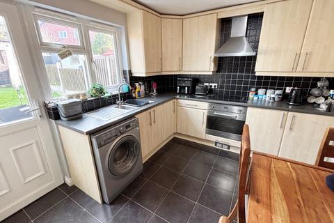 2 bedroom terraced house to rent, Pebmarsh Drive, Wickford, Essex