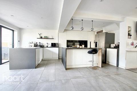 20 The Noke, Stevenage, SG2 8LJ
