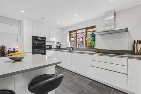 1 Beech Close, Bierton, Aylesbury, HP22 5DG