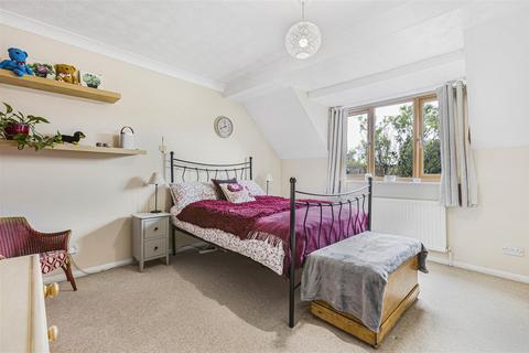1 Beech Close, Bierton, Aylesbury, HP22 5DG