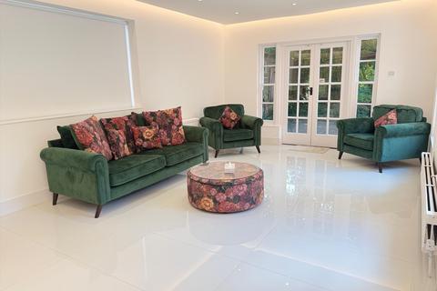 5 bedroom detached house to rent, Horton Road, Horton, Berkshire, SL3
