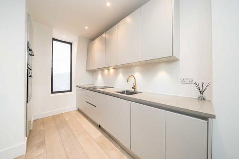 1 bedroom flat for sale, Elspeth Road, London SW11