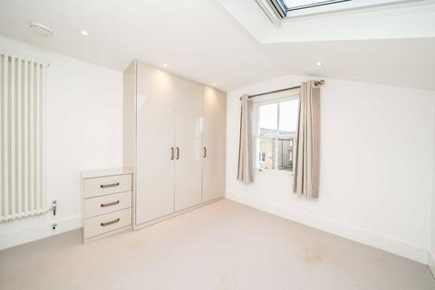 1 bedroom flat for sale, Elspeth Road, London SW11